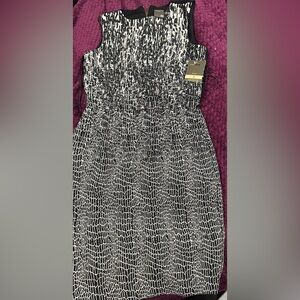 Taylor Dress knee length dleeveless dress black and white, rounded neckline